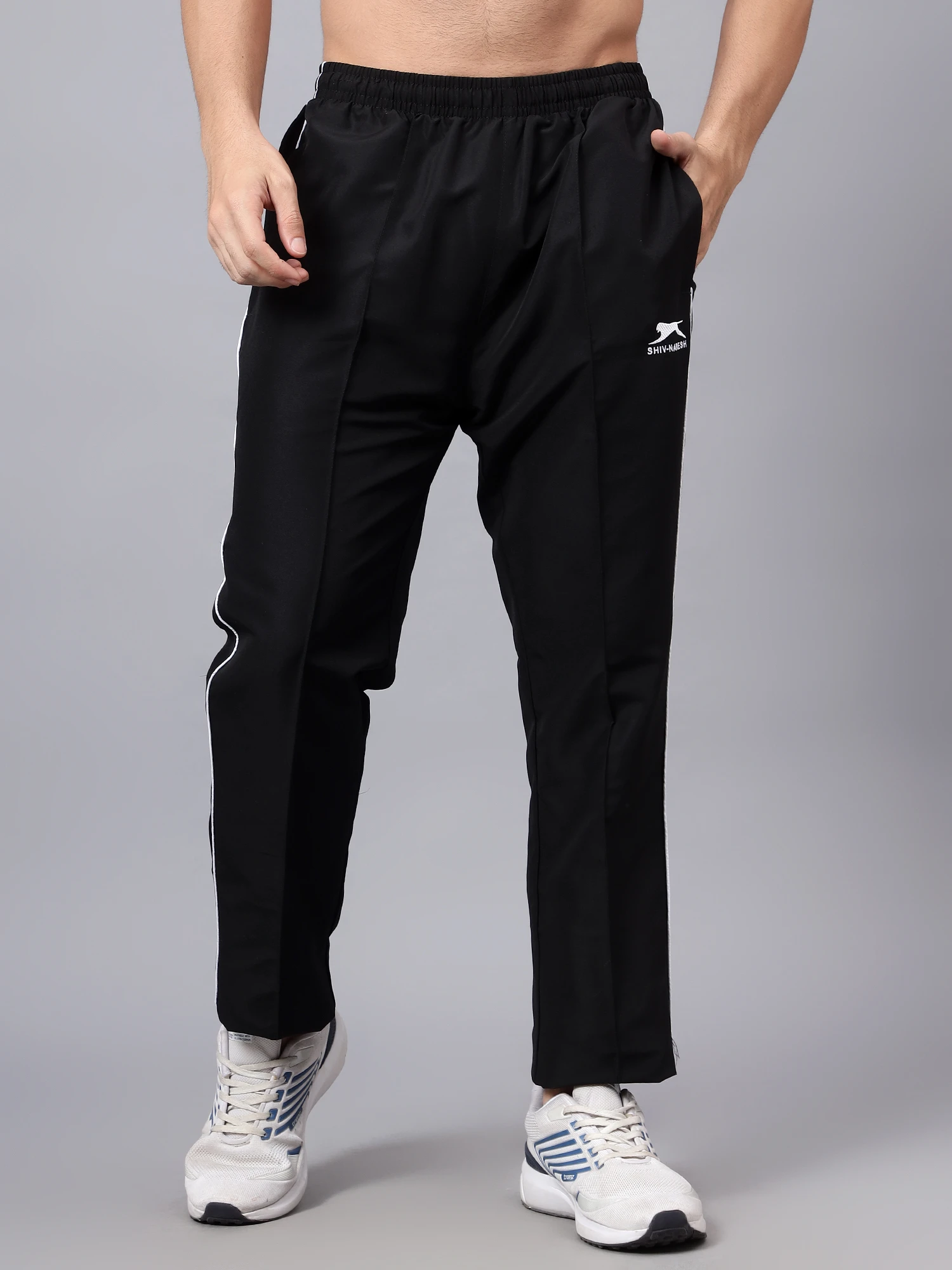 Lower Pockets: 2 Sides, 1 Back Zip TZ
