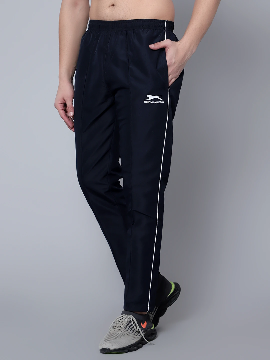 Lower Pockets: 2 Sides, 1 Back Zip TZ
