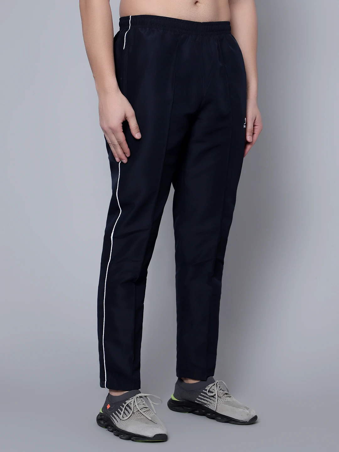 Lower Pockets: 2 Sides, 1 Back Zip TZ